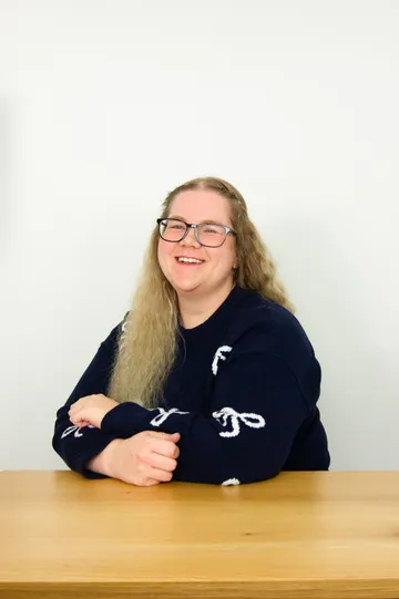 staff_photo_julia_grote